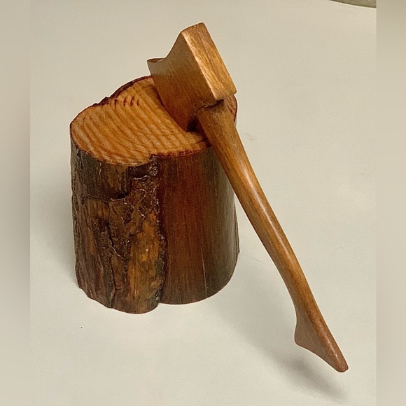 1940s Antique Hand Crafted Prisoner Made Axe Splitting Log Wooden Figurine - Picture 4 of 16